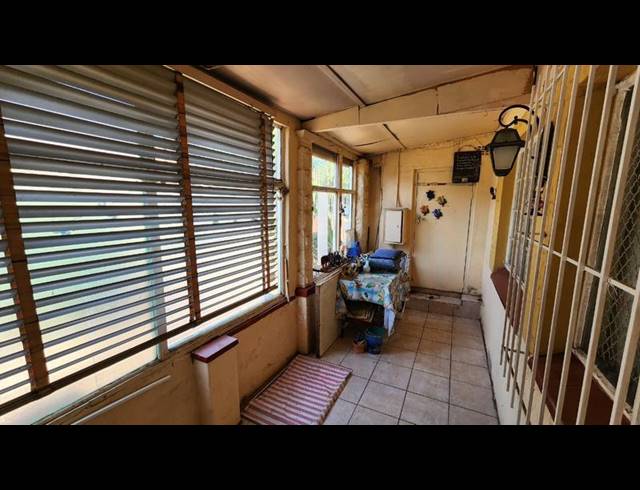 2 BEDROOM HOUSE FOR SALE IN BEZUIDENHOUT VALLEY